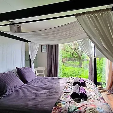 Bikes And Breakfast, Farmer A With Free Parking Bed and breakfast 4*