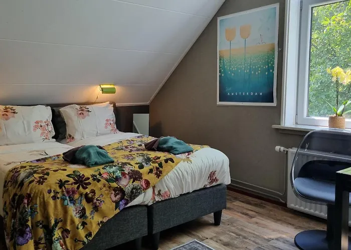 Farmer A With Bikes , And Free Parking 4* Amsterdam