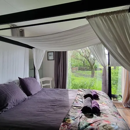 ベッド・アンド・ブレックファスト Bed, Bikes And Breakfast, Farmer A With Free Parking 4*