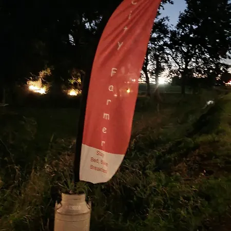 City Farmer Amsterdam A Guesthouse With Bikes , Bed & Breakfast And Free Parking לינה וארוחת בוקר אמסטרדם