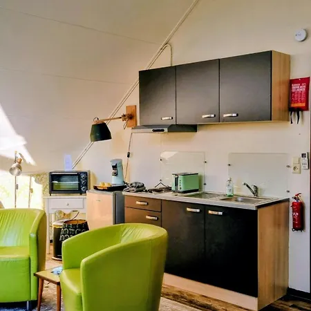 Bed, Bikes And Breakfast, Farmer A With Free Parking ベッド・アンド・ブレックファスト 4*